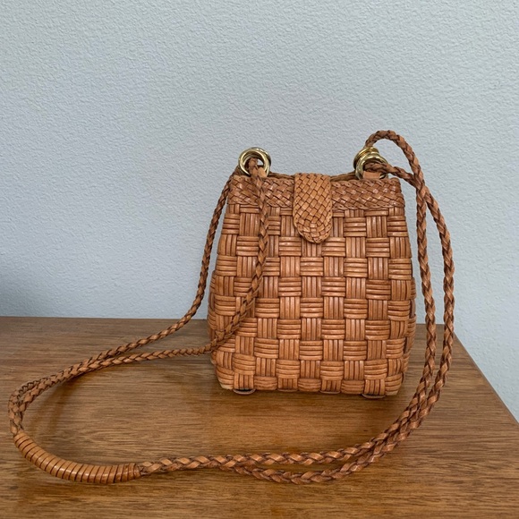 CEM Handbags - CEM 1990's vintage woven natural leather crossbody/shoulder bucket bag